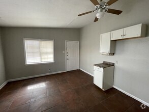 Building Photo - 909 Alametos-