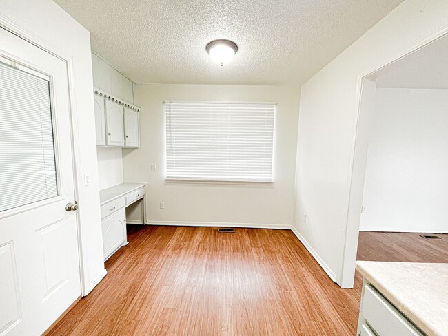 Building Photo - 3 Bed 1.5 Bath - Moore