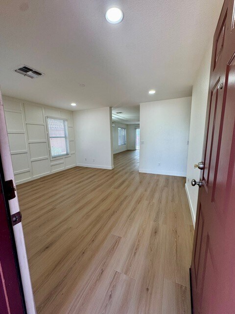Building Photo - 446 S 86th Pl