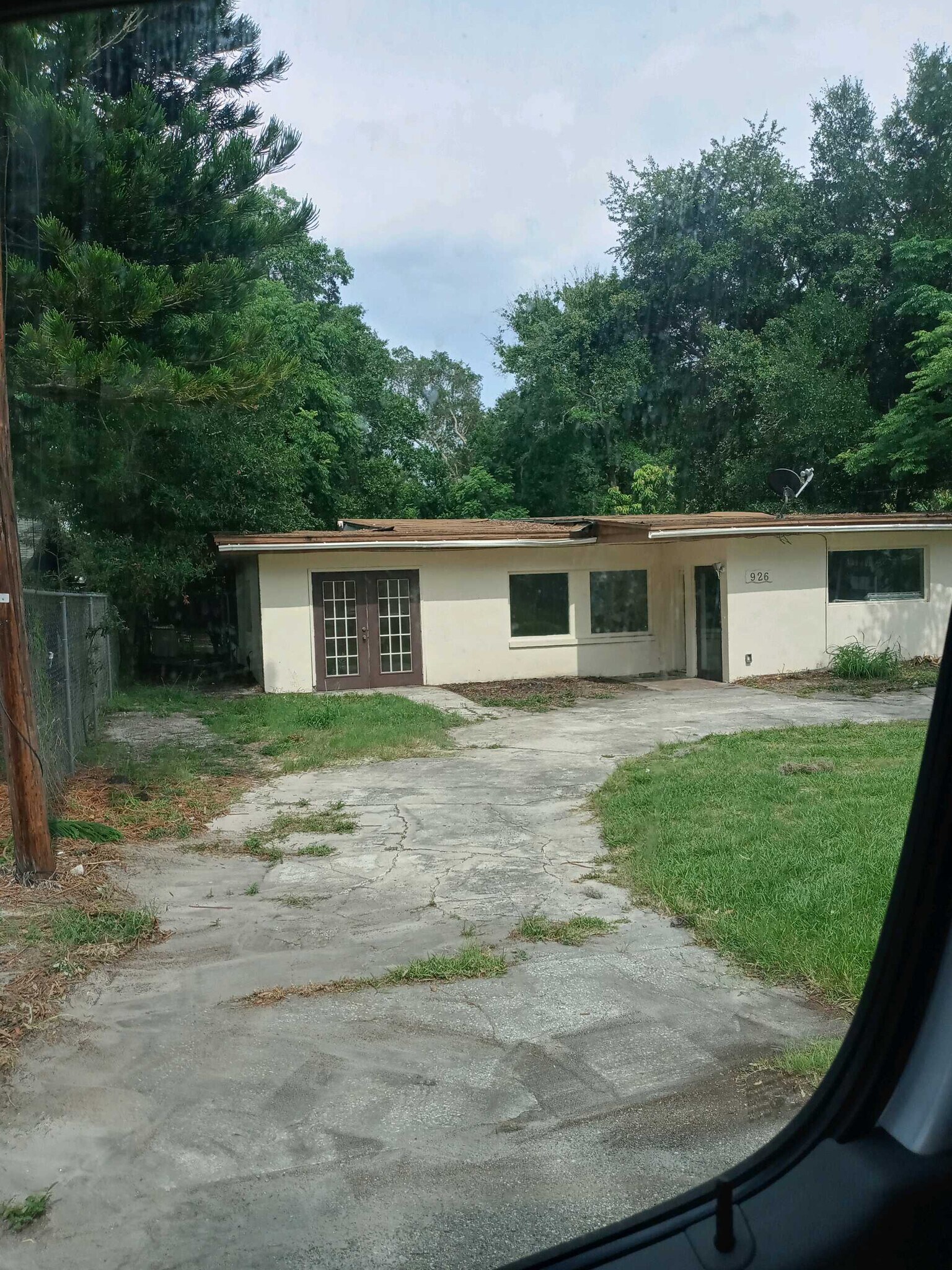 Circular driveway - 926 30th St NW