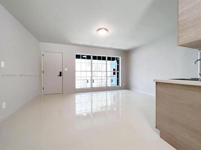 Building Photo - 1007 SE 2nd Ct