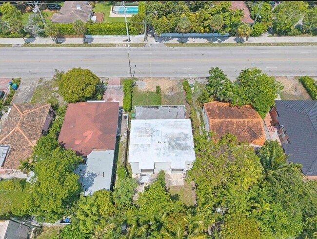 Building Photo - 10747 NE 2nd Pl
