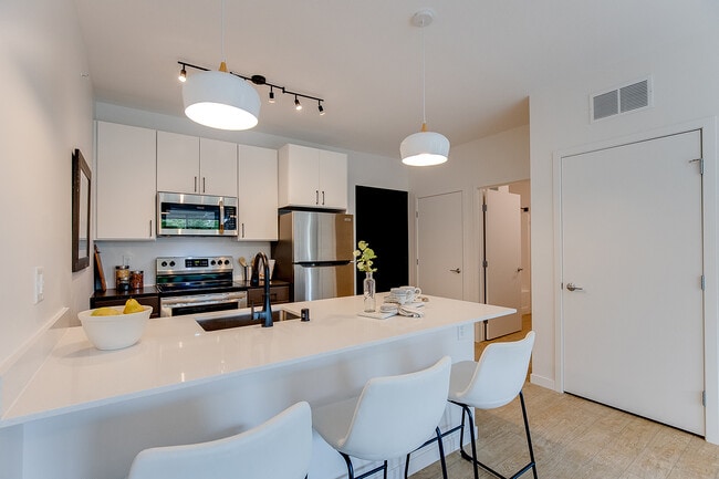 Building Photo - Alexander Apartments