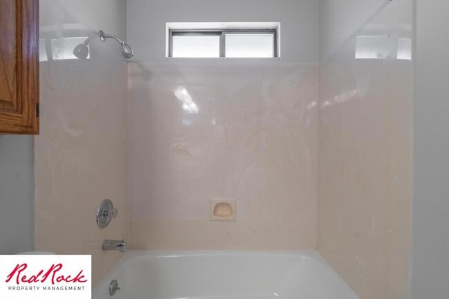 Building Photo - Remodeled 2 Bedroom Townhome. Pet Friendly!