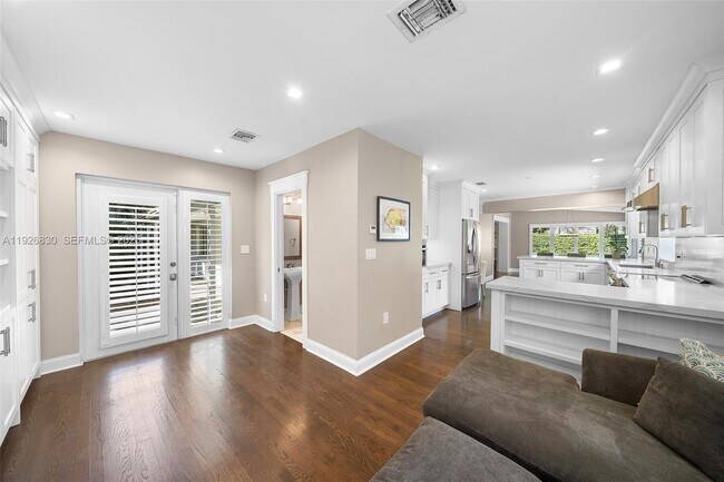 Building Photo - 2400 Trapp Ave