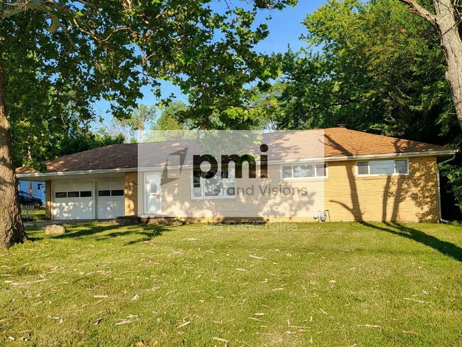 Primary Photo - 1425 S Fairview Ave