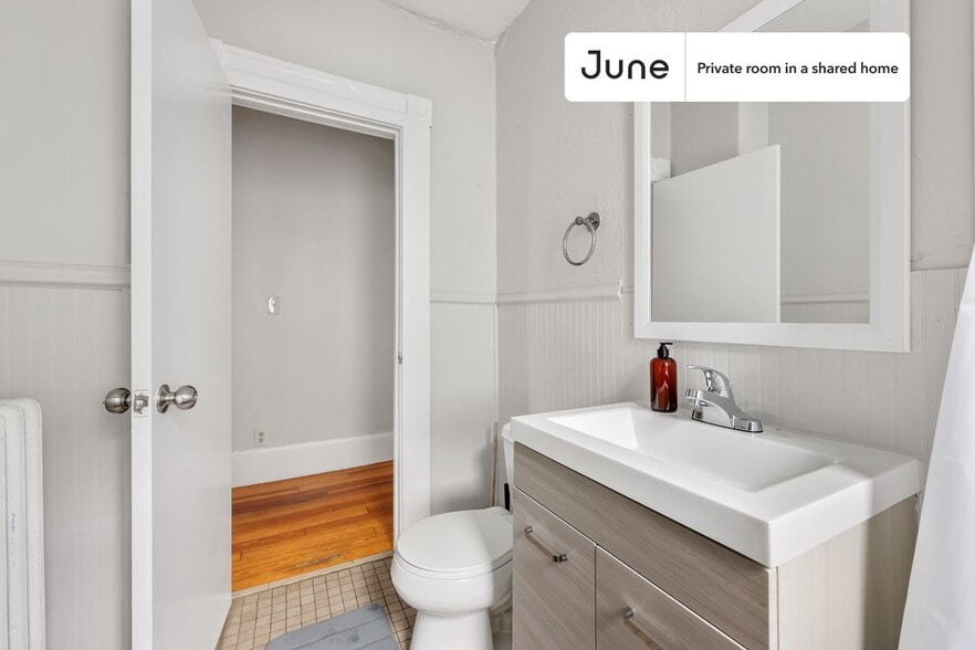 Building Photo - Room in Shared 3 bed/1 bath home