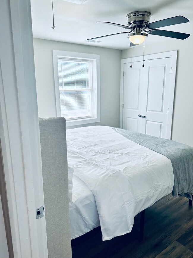 Building Photo - 403 Cedar Lane Rd