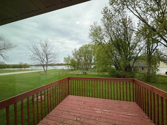 Building Photo - 924 Waters Edge Ct
