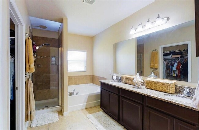 Building Photo - 1296 Lexington Manor SW