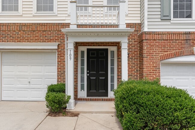 Building Photo - Spacious Townhome in Vibrant Breckenridge ...