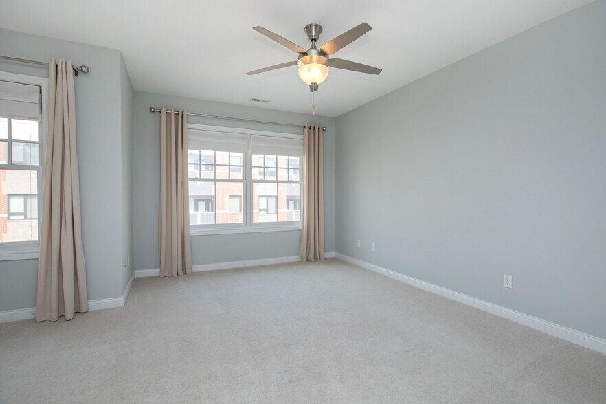 Building Photo - 517 N Park Ave