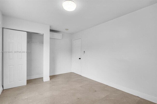 Building Photo - 645 NW 15th Ave