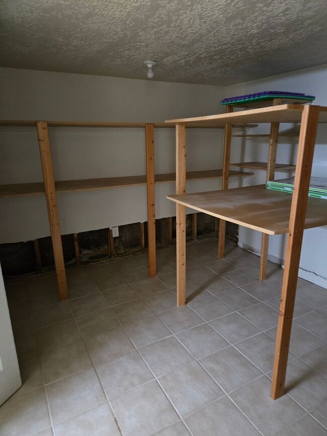 Building Photo - Charming apartment
