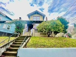 Building Photo - R0445