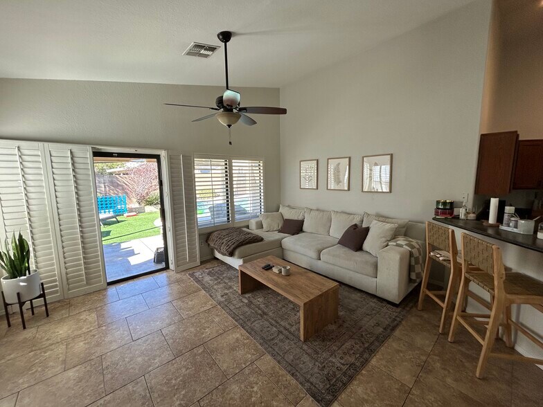 Building Photo - 17040 N 43rd Pl