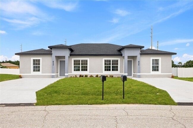 Building Photo - 716 Desmoines Dr