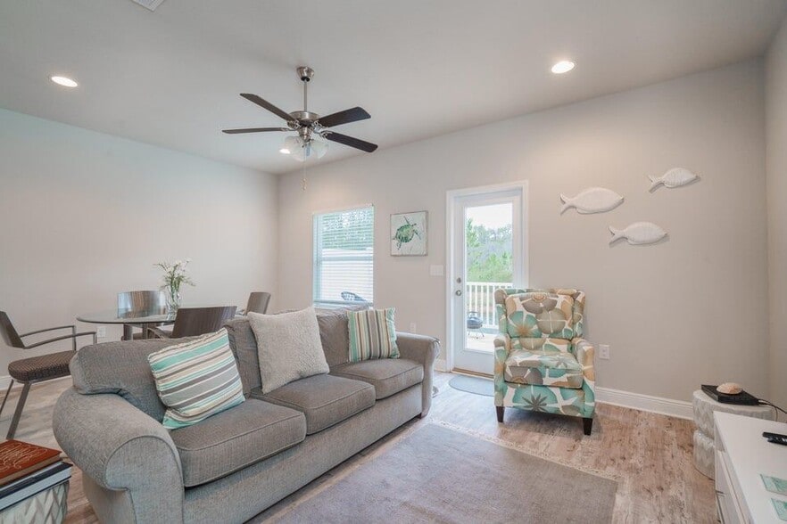 Building Photo - 90 Crossing Ln