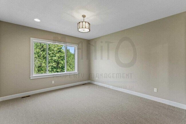 Building Photo - 5116 Scenic Ln