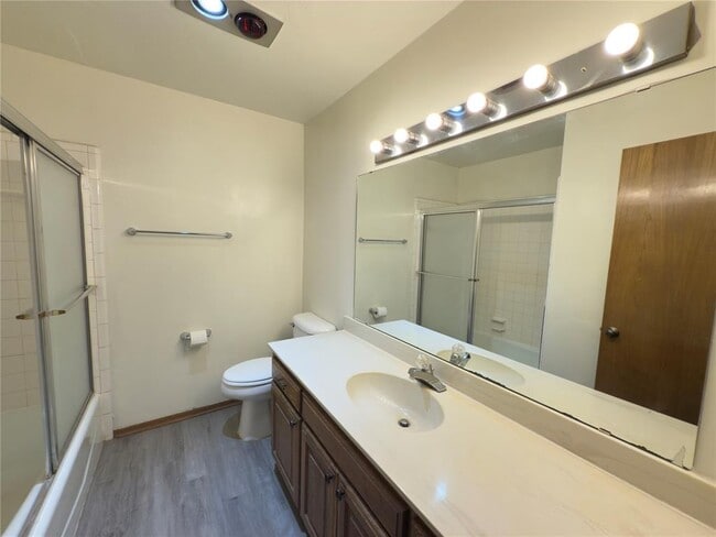 Building Photo - 217 Woodbridge Cir