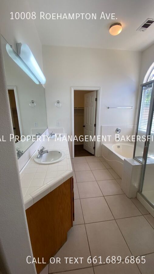 Building Photo - 10008 Roehampton Ave