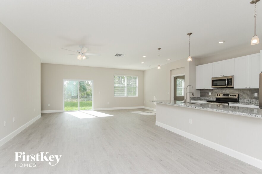 Building Photo - 542 Reading St SE