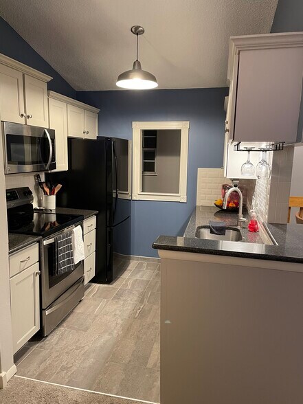 Building Photo - 2137 Troy Ct