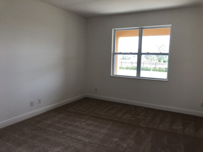 Building Photo - 4 BED HOME LOCATED IN WINTER GARDEN!