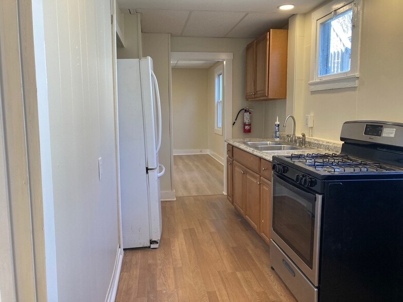 Building Photo - 64 Gray St