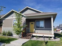 Building Photo - Adorable 2 Bedroom House- Great Location!