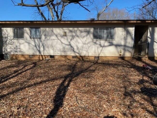 Building Photo - 3 Bedroom Cottage - COMING SOON!