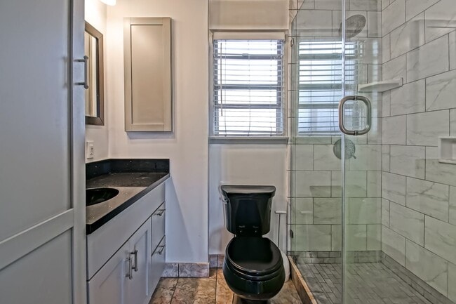 Building Photo - 1 HOUSE FROM BEACH! CHARMING, DETACHED UNIT W/ OCEAN VIEWS & 1-CAR GARAGE IN WALKSTREET TRIPLEX!