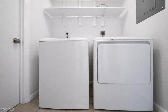 Building Photo - 633 SE 12th Ct