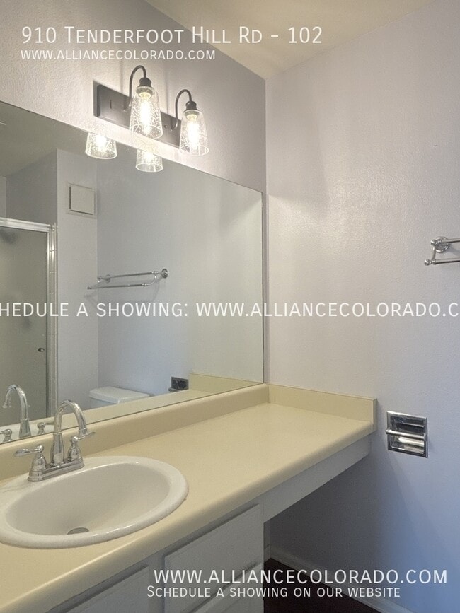 Building Photo - 910 Tenderfoot Hill Rd