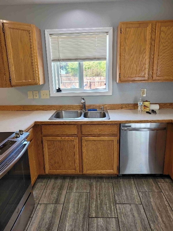 Building Photo - 1926 SW Reindeer Ave