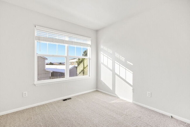 Building Photo - Updated Townhome with Pikes Peak Views | Free January Rent + $500 Off February