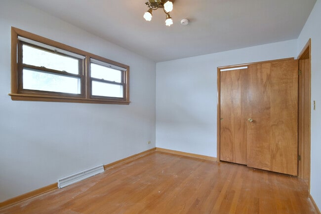 Building Photo - 8006 W Courtland Ave