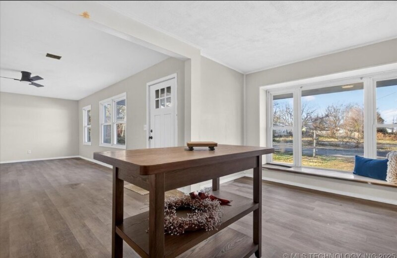 Building Photo - 508 NE Avondale Ave