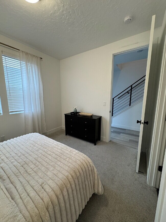 Building Photo - "Spacious 4-Bed Townhouse with Scenic Views & Rooftop Patio in American Fork!"