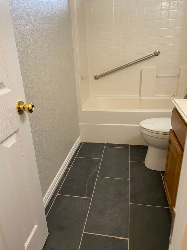 Building Photo - 3136 Braford Dr