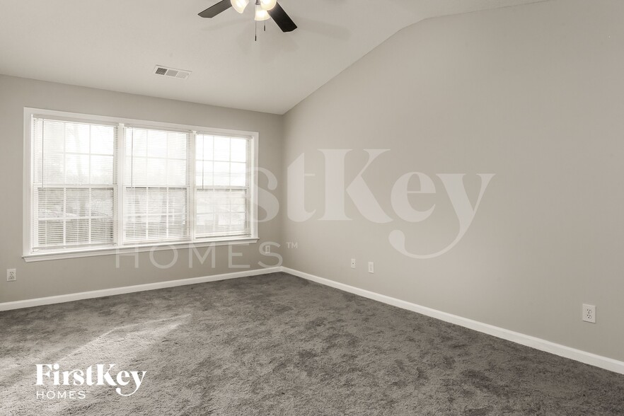 Building Photo - 786 Weybourne Ct NE