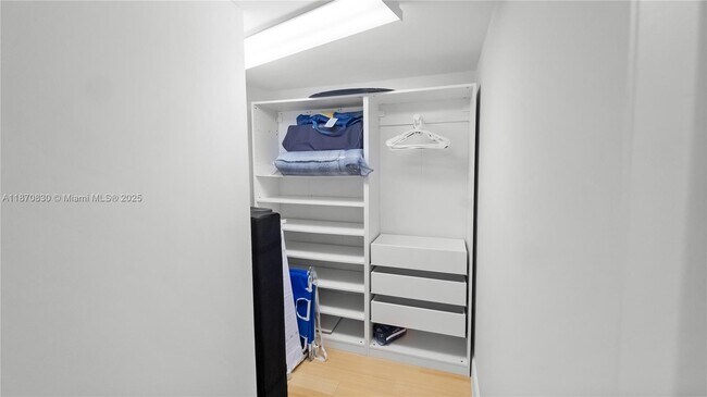 Building Photo - 3370 Hidden Bay Dr
