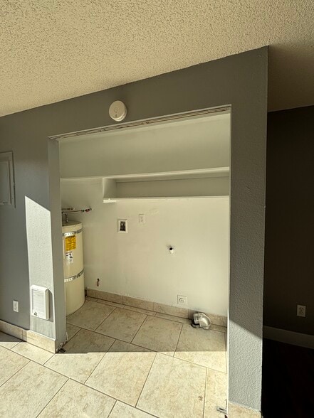 Building Photo - 1109 E 30th St