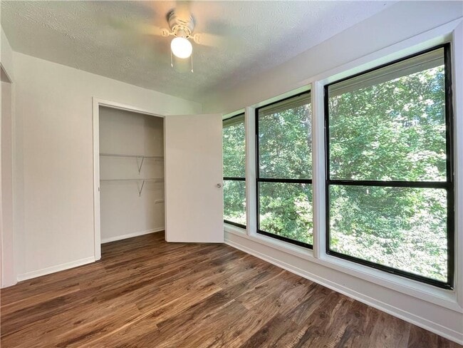 Building Photo - 1006 Dunbar Dr
