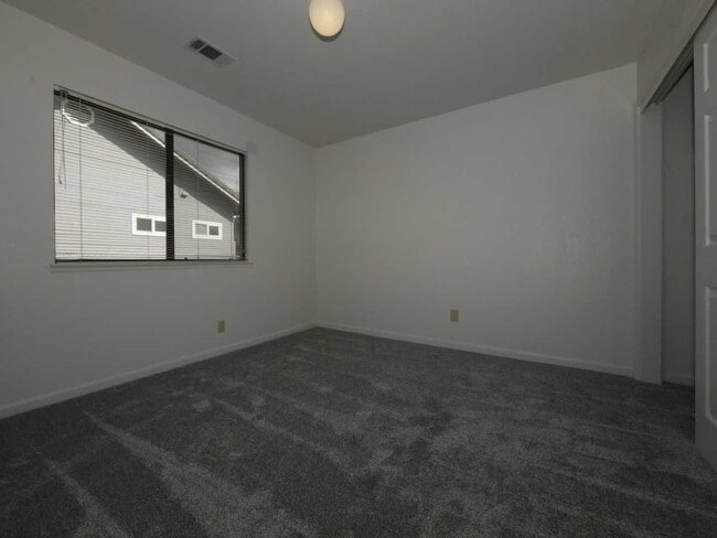 Building Photo - 110 Detert Ln