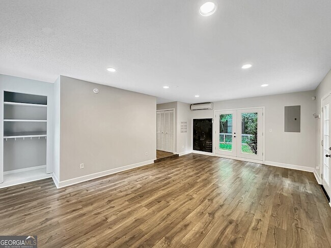 Building Photo - 77 Paces Landing Way