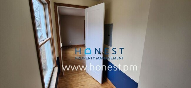 Building Photo - 4 Pierce St