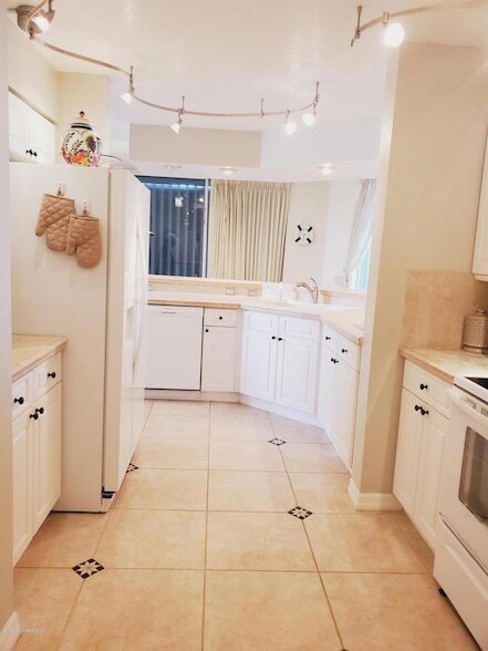 Building Photo - 3740 Ocean Beach Blvd