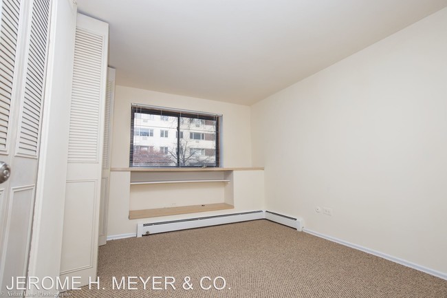 Interior Photo - 421-431 W. Barry Avenue