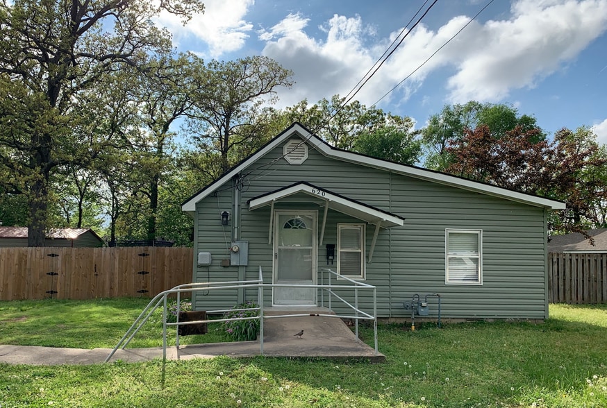 Street View - 620 N Wright St